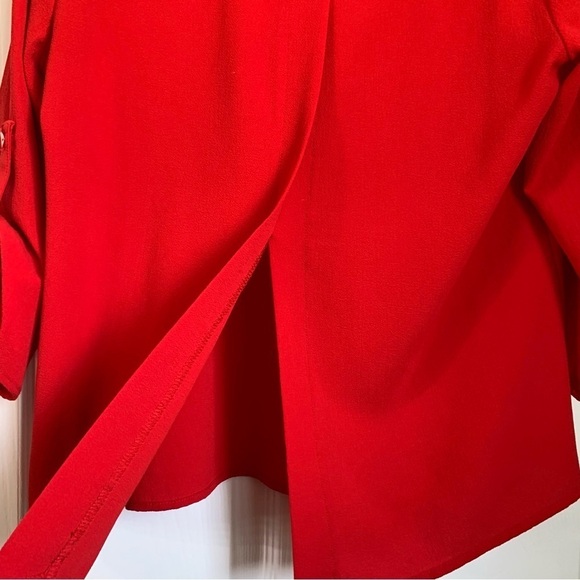 By & By Red 3/4 Sleeve Blouse, size M - Picture 4 of 8